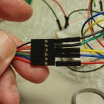 QIコネクタに付け替えた。 黒:GND,赤:電源、残り信号